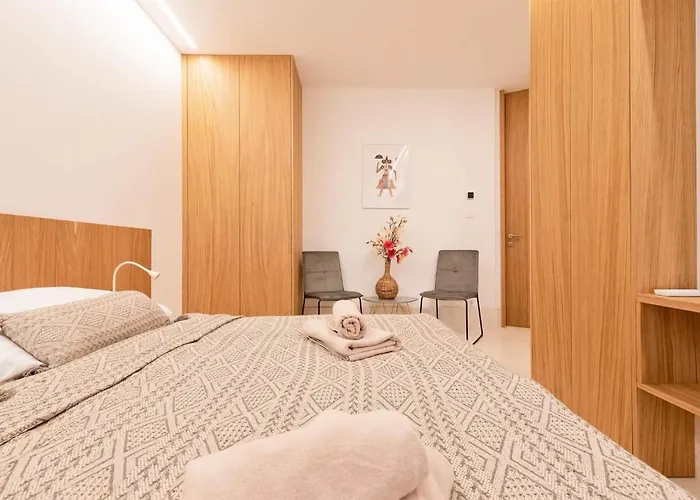 4 Bedroom Beautiful Home In Petrcane