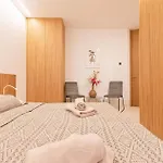 Lovely Home In Petrcane