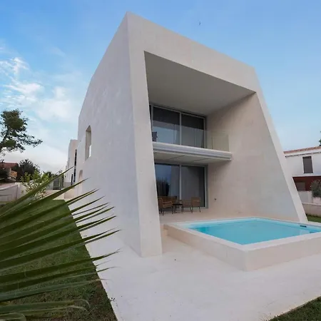 Lovely Home In Petrcane
