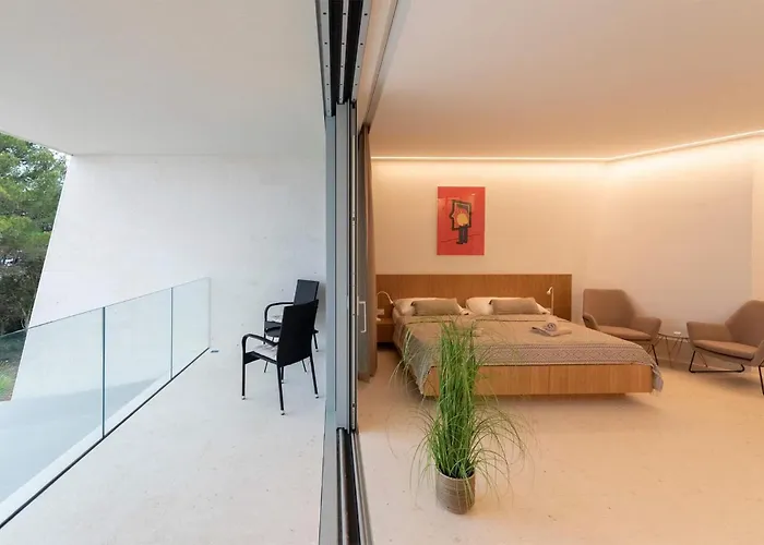 4 Bedroom Beautiful Home In Petrcane Petrcane