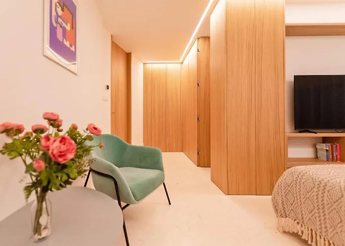 4 Bedroom Beautiful Home In Petrcane