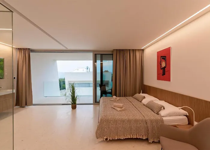 4 Bedroom Beautiful Home In Petrcane * Petrcane