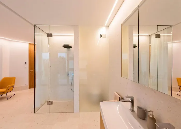 4 Bedroom Beautiful Home In Petrcane Vikendica